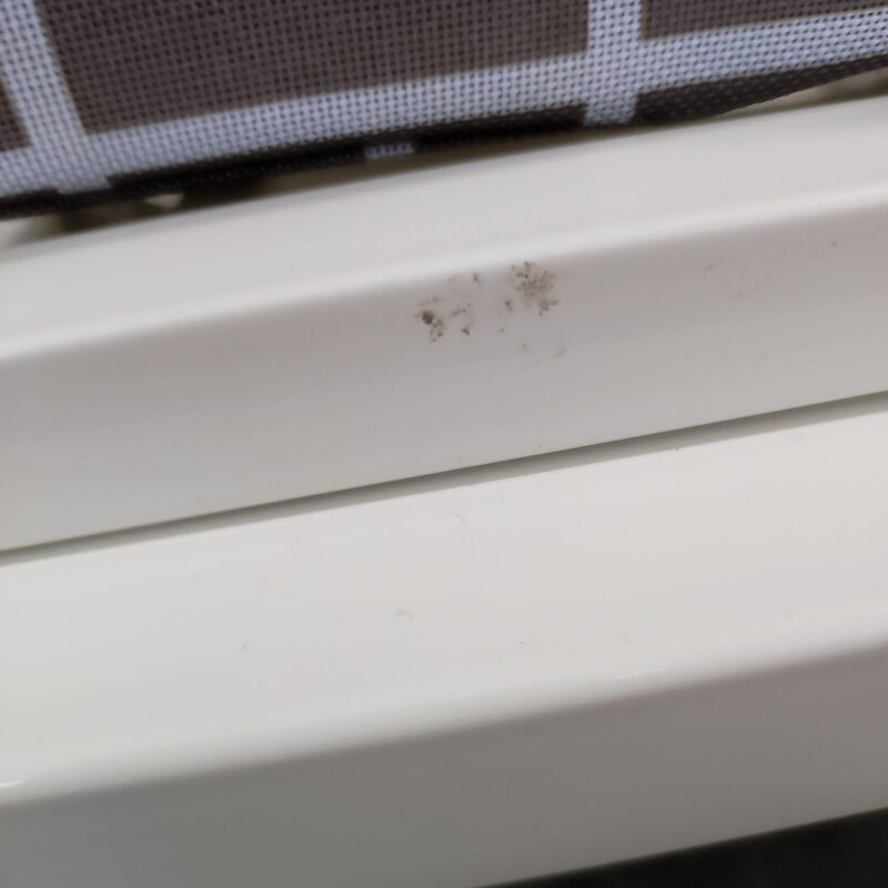 Elektrická  polohovacia posteľ s matracom Multibed - ŠKRABANCE, MIERNE ZNEČISTENÝ MATRAC, ŠPINAVÉ KOLIESKA
