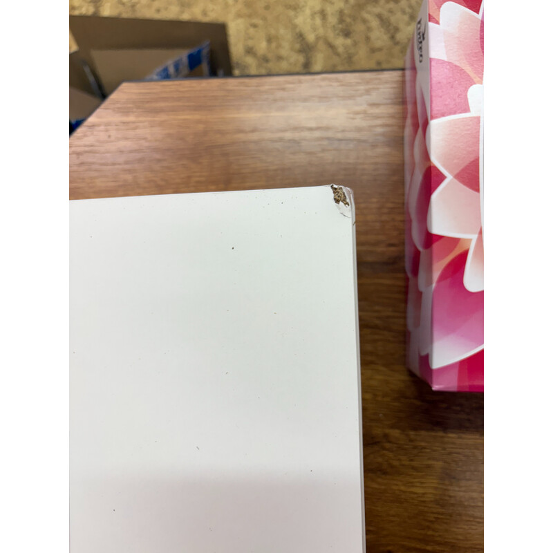 Nástenná biela drevená lekárnička – BEZ NÁPLNE (Používaný kus)