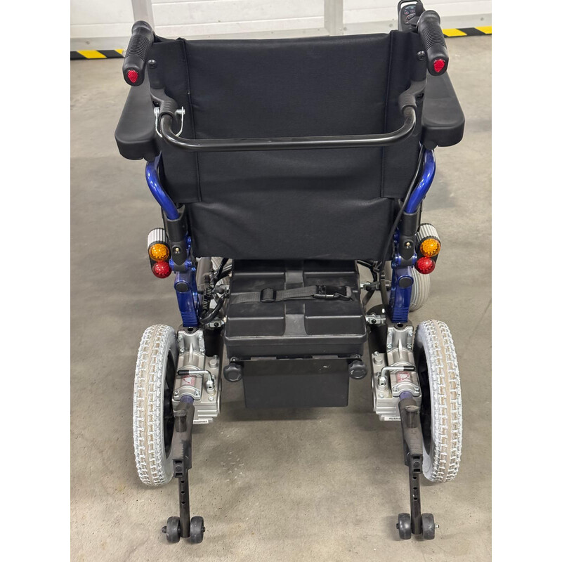 Elektrický invalidný vozík so svetlami, 46 cm - VÝSTAVNÝ KUS, ZNEČISTENÉ PNEUMATIKY/STÚPAČKY