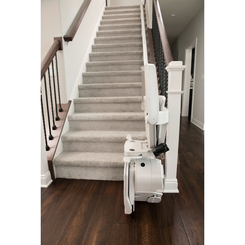 Stoličkový výťah Elan s rovnou koľajnicou