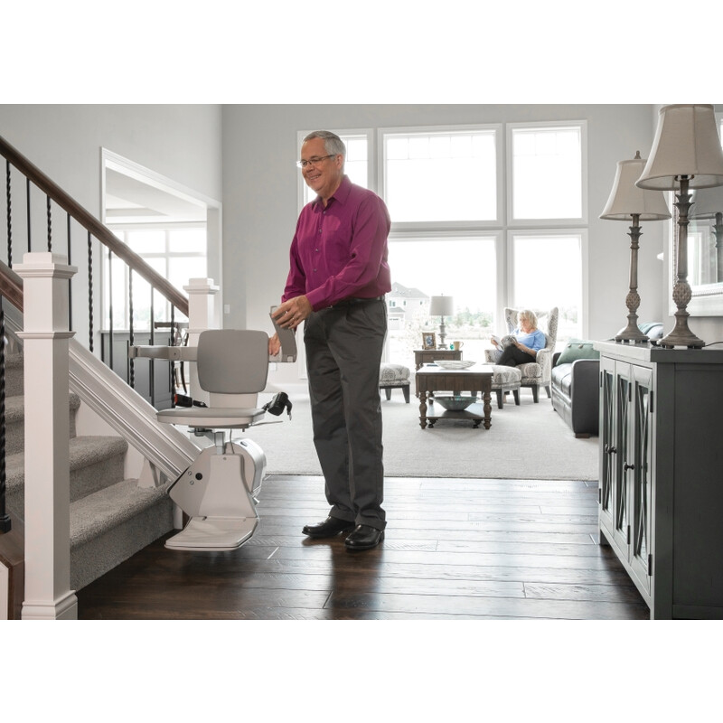 Stoličkový výťah Elan s rovnou koľajnicou