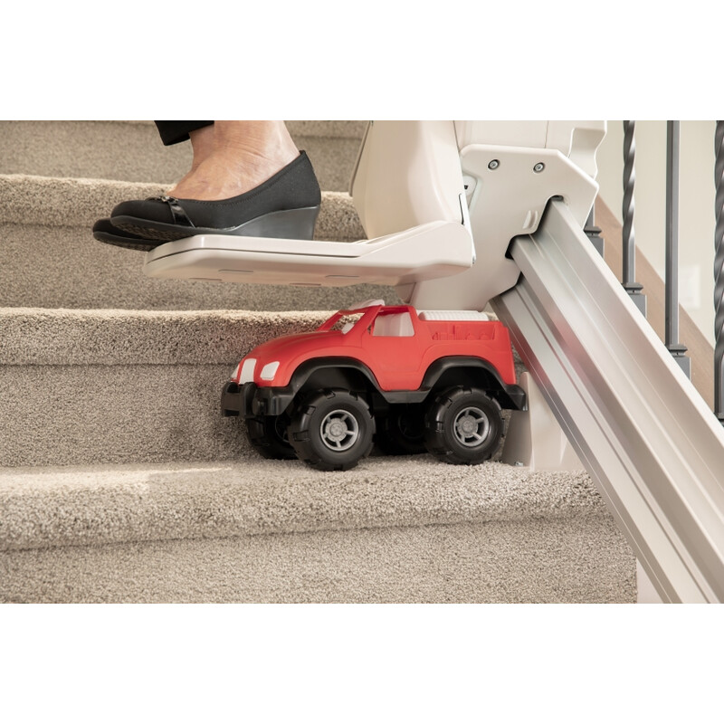 Stoličkový výťah Elan s rovnou koľajnicou