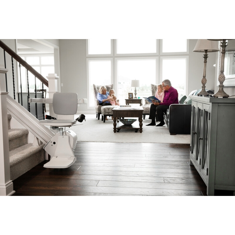 Stoličkový výťah Elan s rovnou koľajnicou