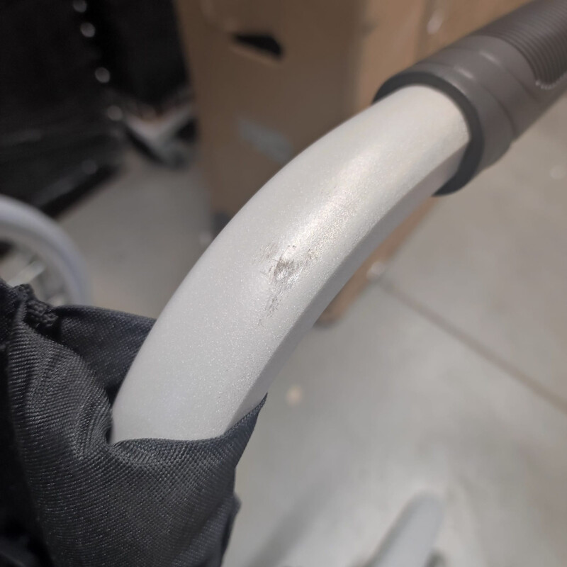 Invalidný vozík odľahčený s nastaviteľným ťažiskom  (Výstavný kus)