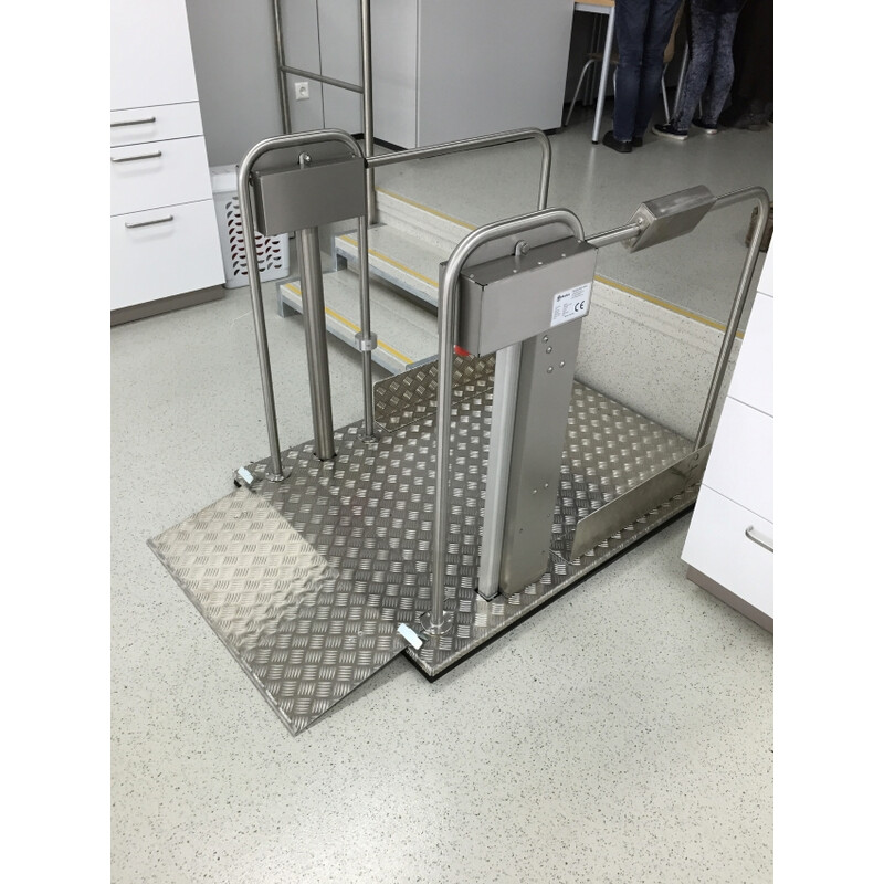 Zvislá zdvíhacia plošina MB 750