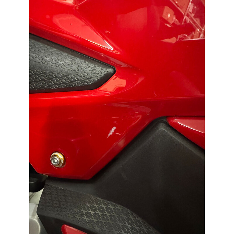 Elektrická motorka e-Flex, červená - VÝSTAVNÝ KUS, ŠKRABANCE NA PLASTOCH, NAJAZDENÝCH 7 KM