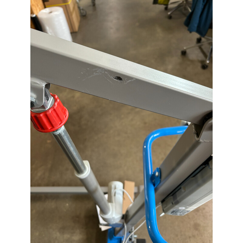 Elektrický zdvihák - ŠKRABANCE NA KONŠTRUKCII