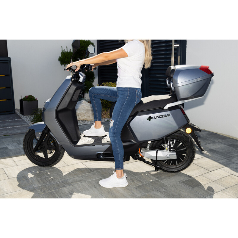Elektrický skúter UNIZDRAV e-City s dojazdom 120 km - ŠKRABANEC NA ZADNOM BLATNÍKU
