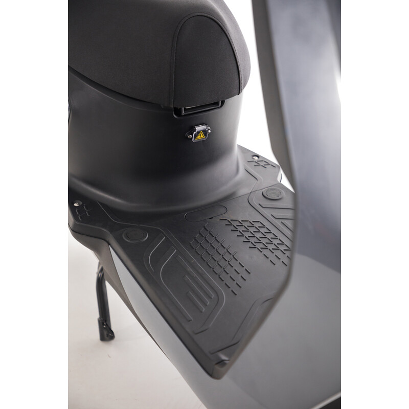 Elektrický skúter UNIZDRAV e-City s dojazdom 120 km - ŠKRABANEC NA ZADNOM BLATNÍKU